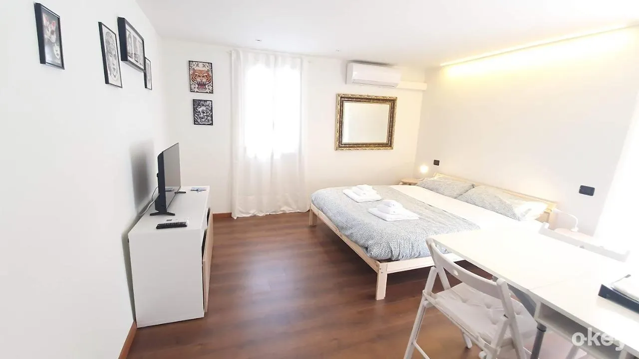 Apartament La Terrazza Tra I Tetti Studio - Bari Centro 0*,