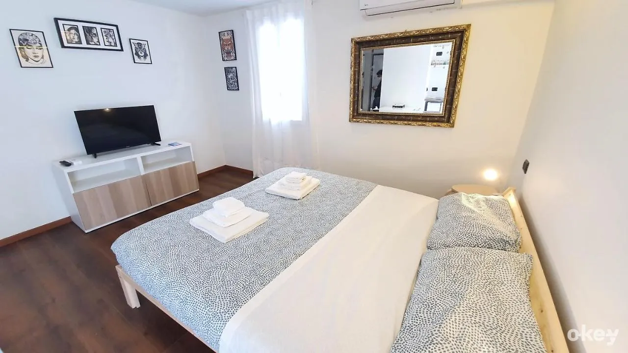 Apartament La Terrazza Tra I Tetti Studio - Bari Centro