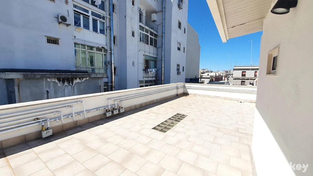 La Terrazza Tra I Tetti Studio - Bari Centro Διαμέρισμα 0*,  Ιταλία